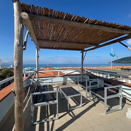 Hotel Bagno Stella Del Mare マリーナ・ディ・カッラーラ エクステリア 写真