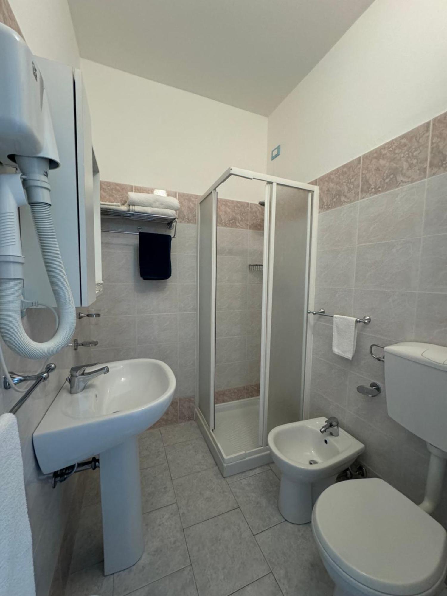 Hotel Bagno Stella Del Mare マリーナ・ディ・カッラーラ エクステリア 写真