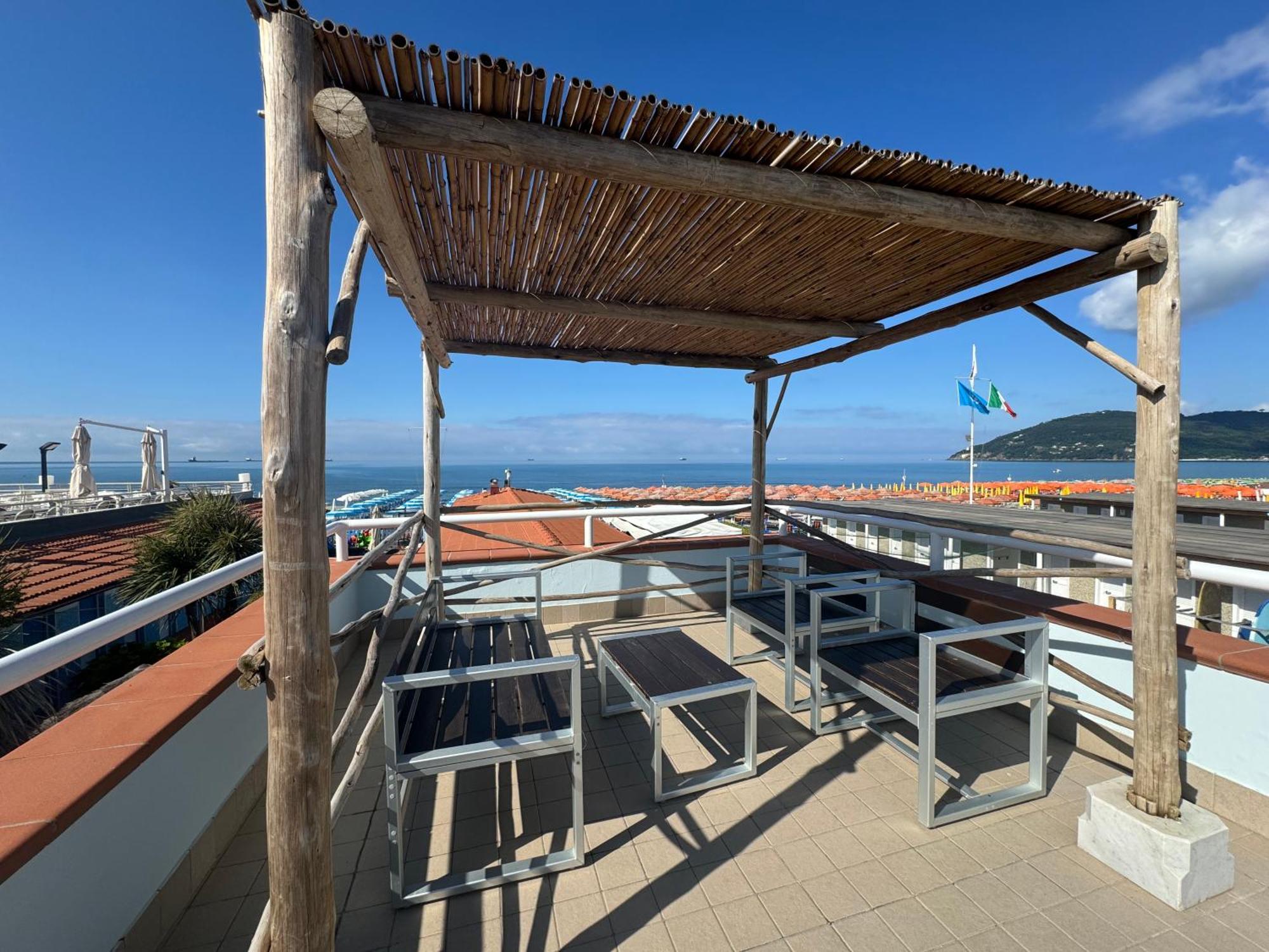 Hotel Bagno Stella Del Mare マリーナ・ディ・カッラーラ エクステリア 写真